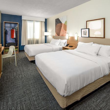Spark By Hilton Rochester University Area Экстерьер фото