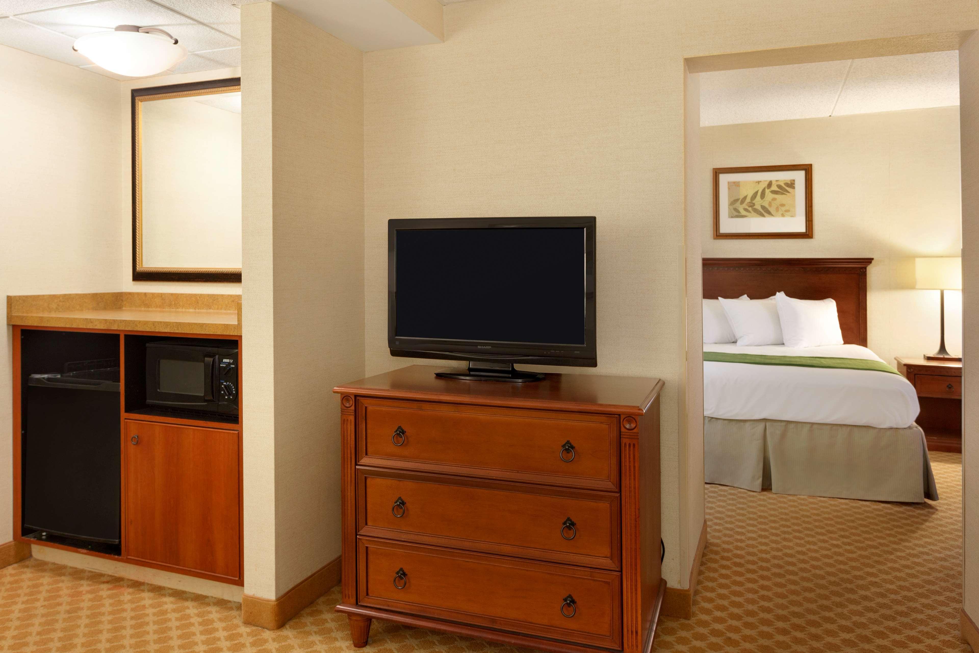 Spark By Hilton Rochester University Area Экстерьер фото
