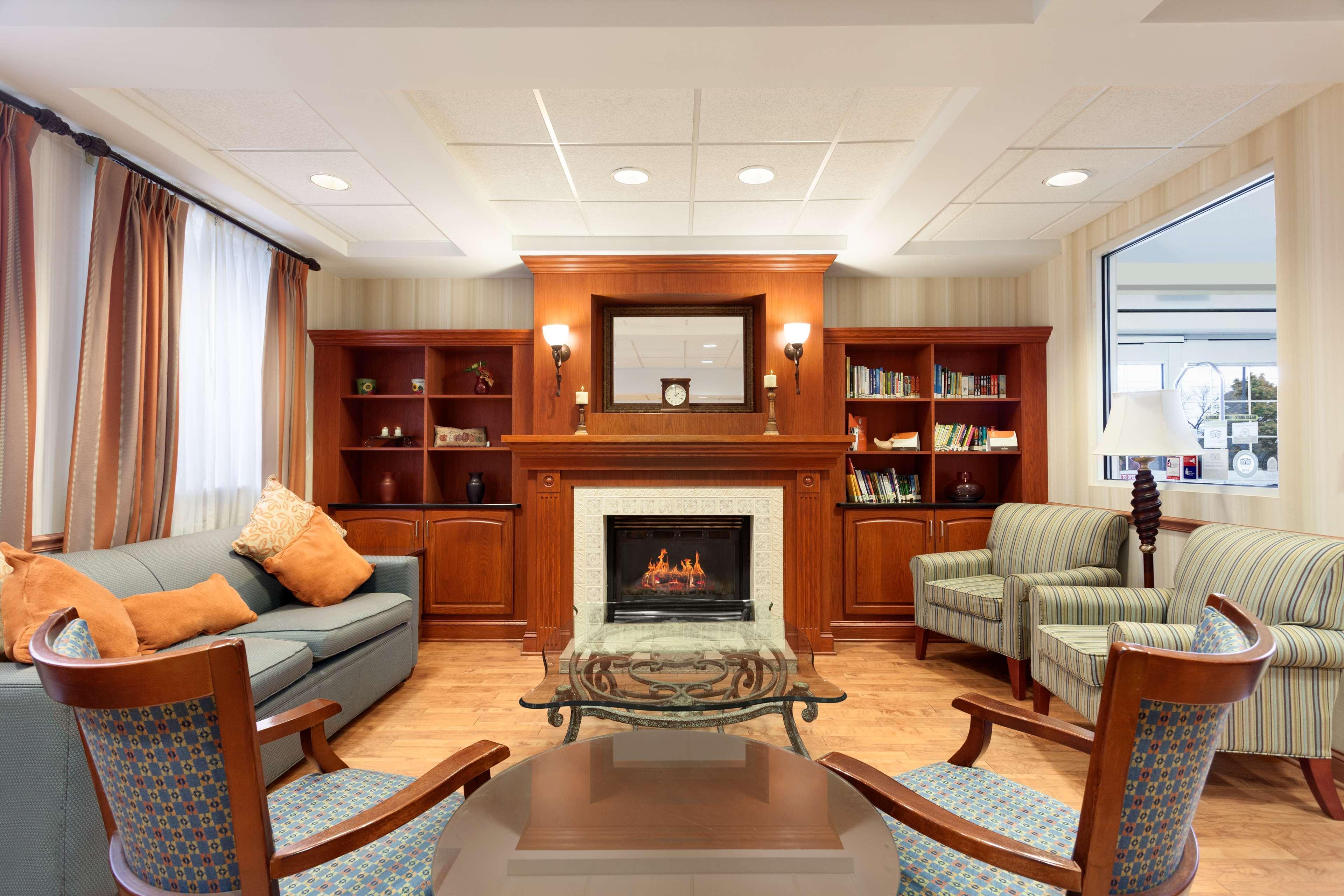 Spark By Hilton Rochester University Area Экстерьер фото