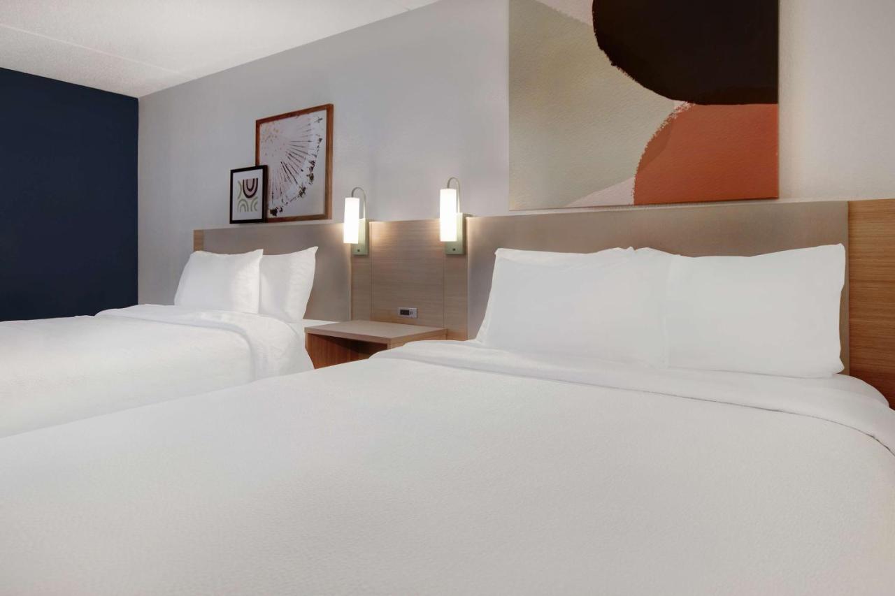 Spark By Hilton Rochester University Area Экстерьер фото