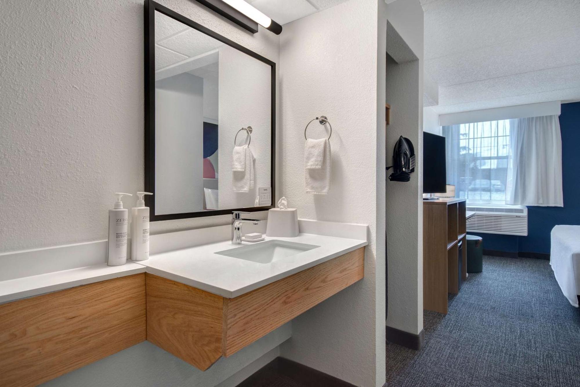 Spark By Hilton Rochester University Area Экстерьер фото